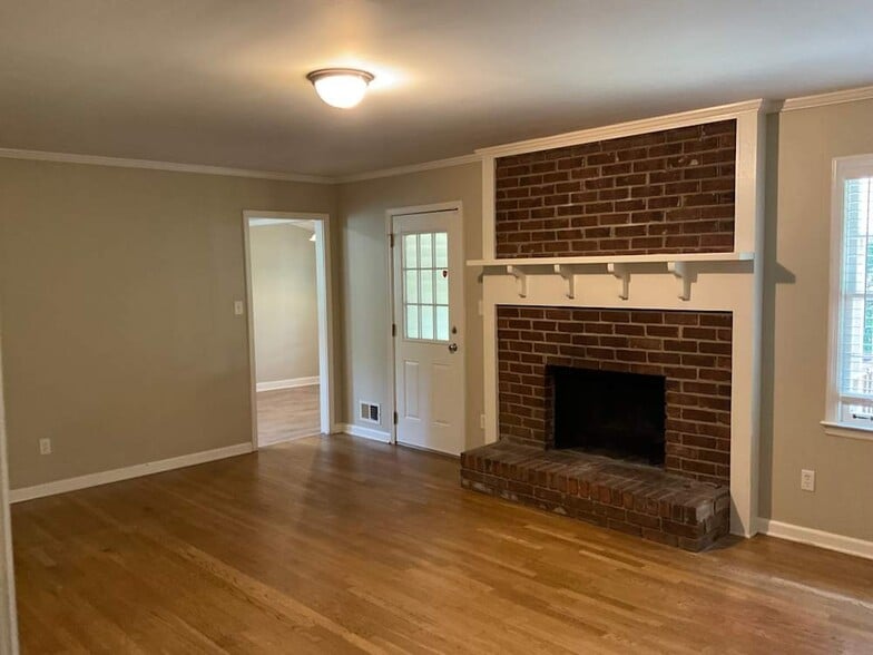 Building Photo - 680 Foxcroft Cir SE