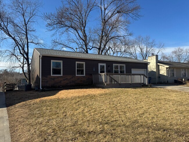 Building Photo - Spacious 4-Bed Ranch in Papillion–La Vista Schools