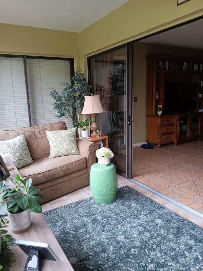 Building Photo - 5701 Fairway Park Dr