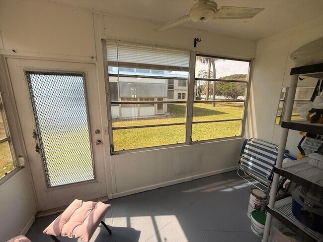 Building Photo - 2004 Lake Osborne Dr