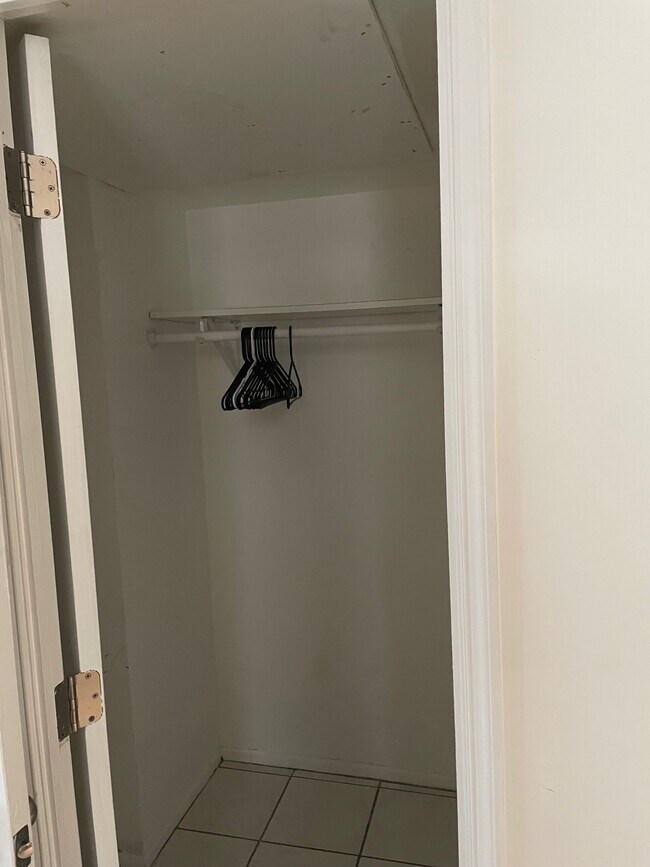 Building Photo - 1731 SE 15th St