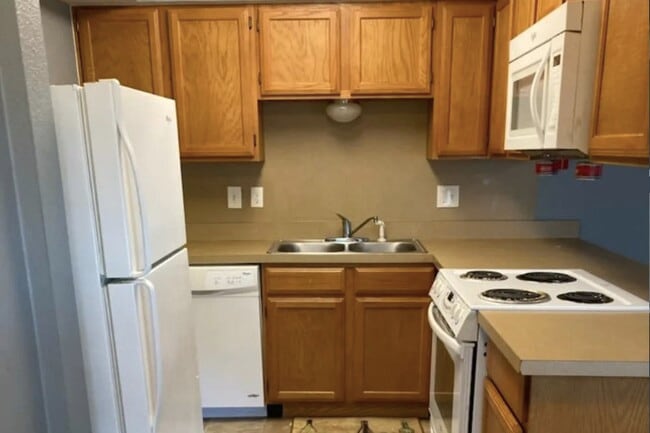 Building Photo - 231 Gene St