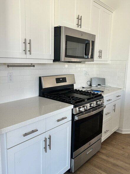 Kitchen area - 36966 Arezzo Ct