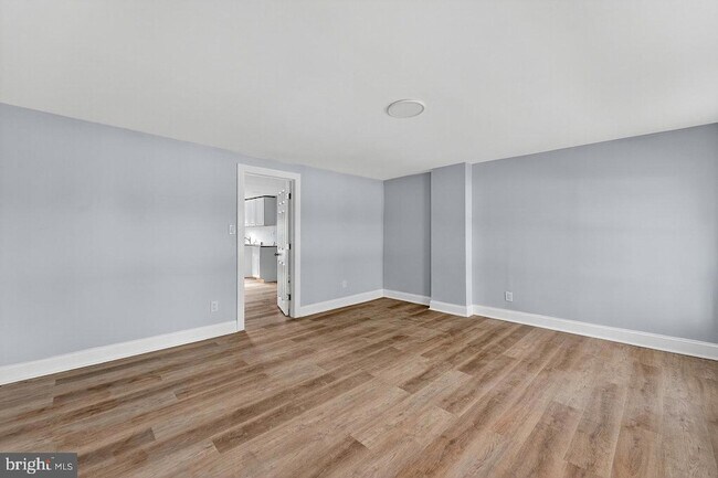 Building Photo - 11 N Willow St