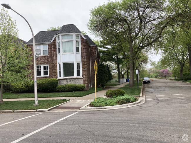 Building Photo - 5258 N Virginia Ave