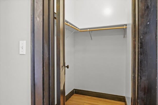 Building Photo - 1925b Grove Ave