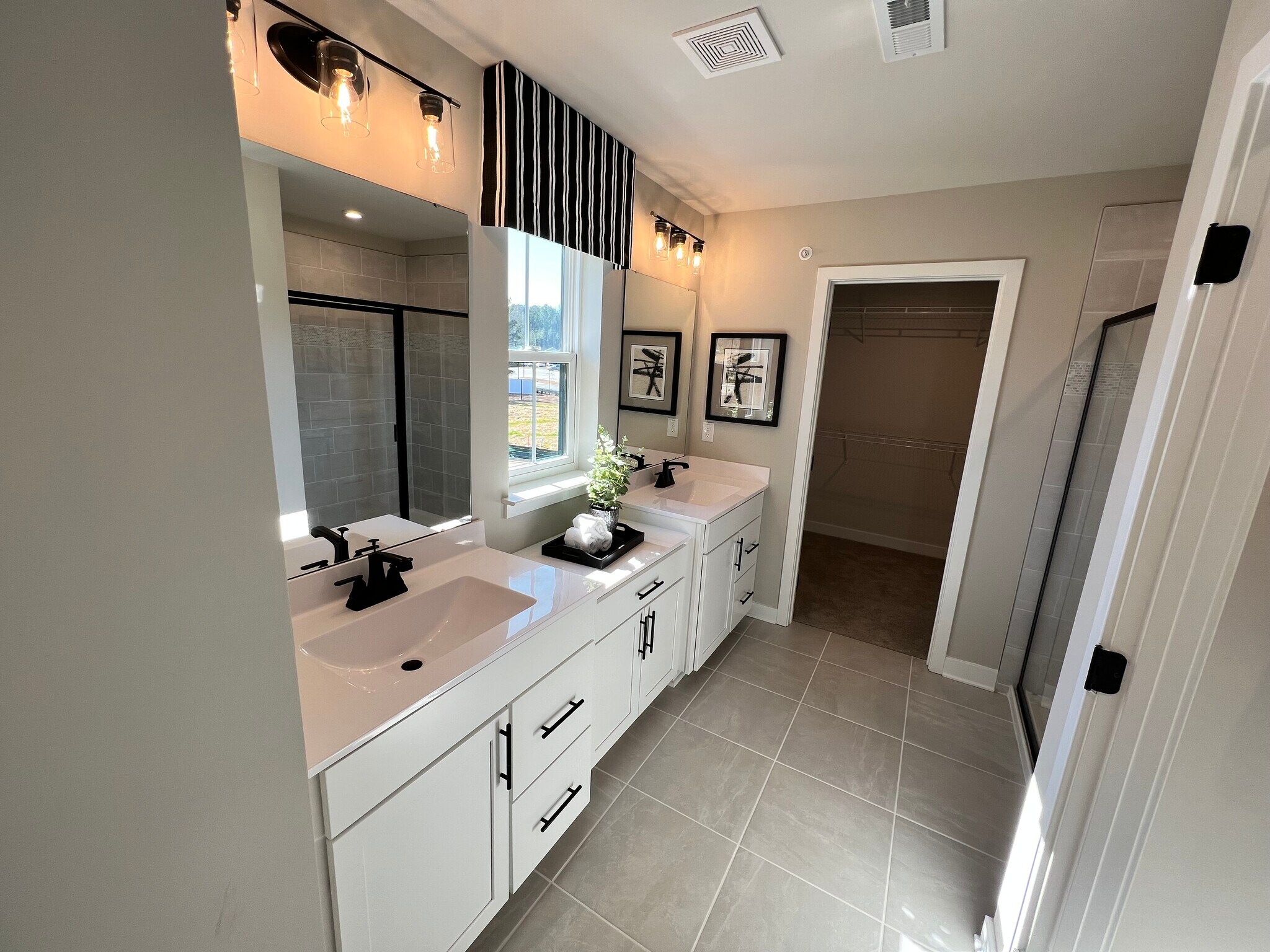 Building Photo - 180 Climbing Ivy Cir