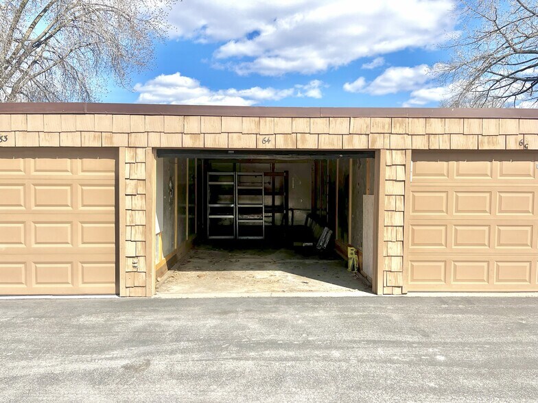 Detached garage available for extra monthly fee - 5420 Three Points Blvd