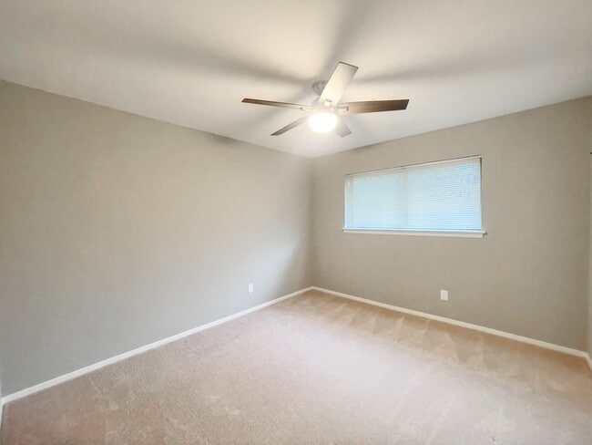 Building Photo - 8818 Grape St
