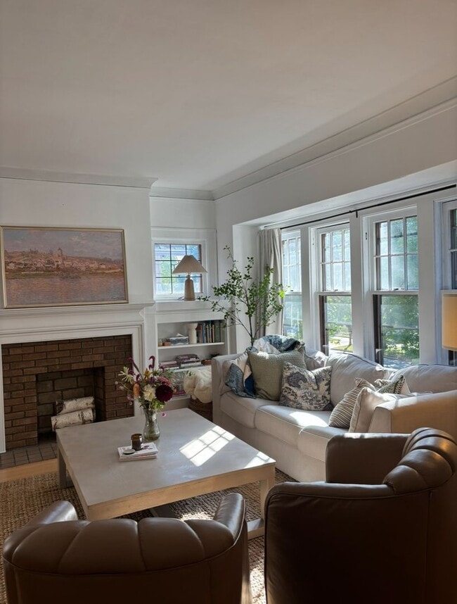 Building Photo - 3822-3824 N Maryland Ave.