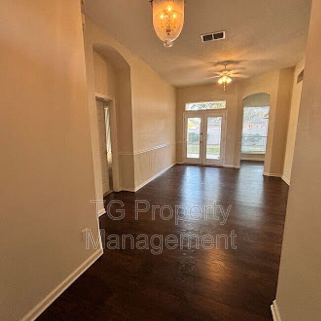 Building Photo - 2493 Brook Park Way