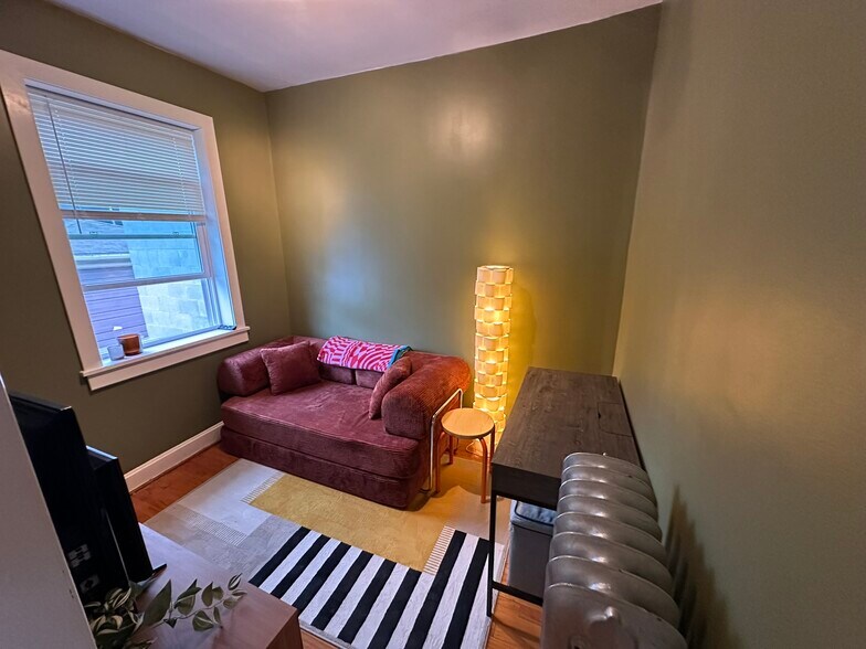 Building Photo - 2423 W Cortez St