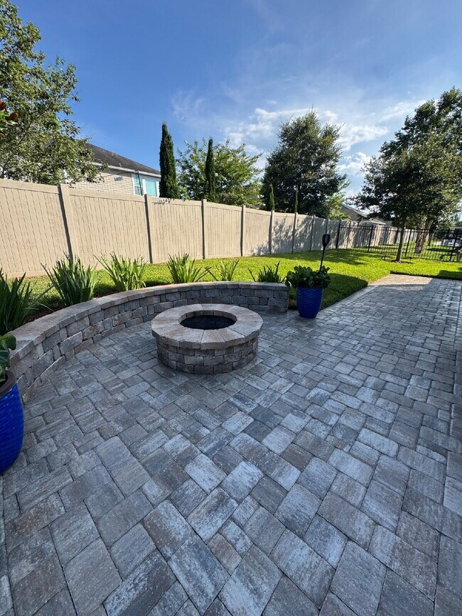 Building Photo - Shearwater, 4 bedroom 3.5 bath home for rent.
