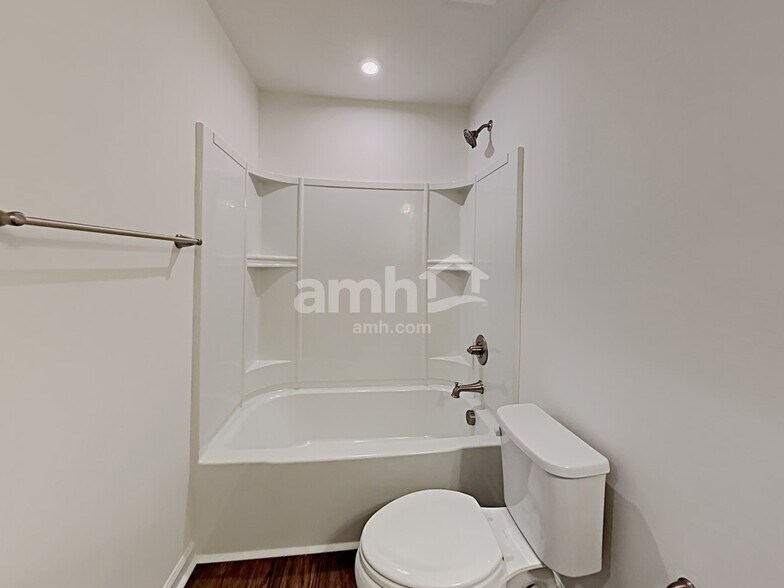 Building Photo - 5050 Twin River Dr