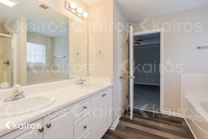 Building Photo - 7647 Pleasantville Way