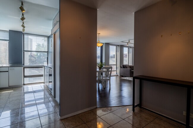 Building Photo - 1660 N La Salle Dr