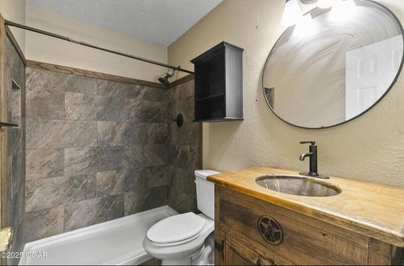 Building Photo - 6496 Racine St