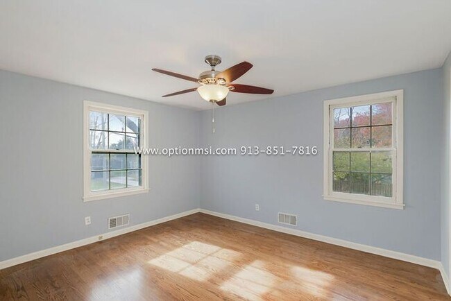 Building Photo - Ready for immediate move-in!
