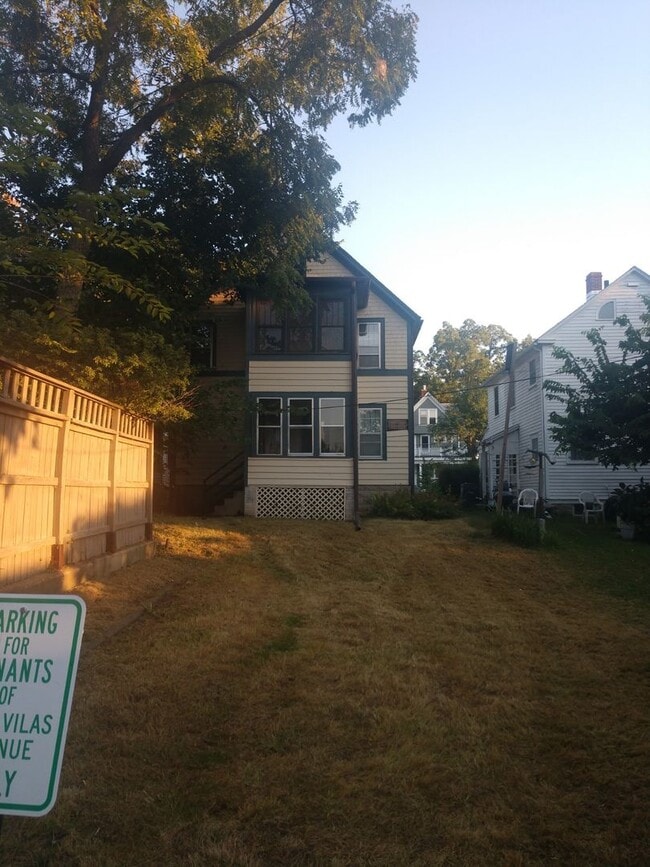 Building Photo - Spacious 4-Bed, 1.5-Bath Home in Vilas Nei...