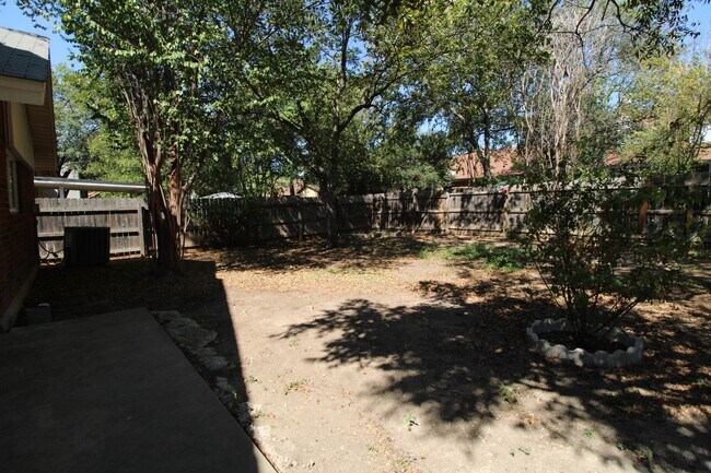 Building Photo - 3223 Tree Grove Dr
