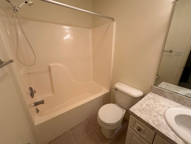 Building Photo - One Level Townhome in Forest