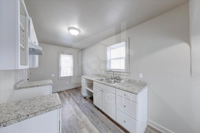 Building Photo - 960 Eastern Ave