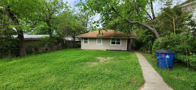 Building Photo - 1913 David St