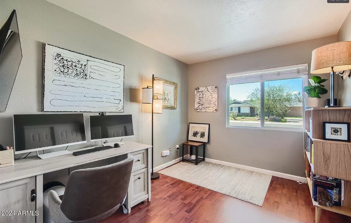 Building Photo - 422 E Balboa Dr