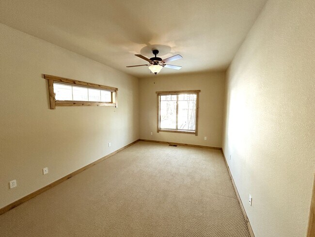 Building Photo - Long-Term Lease: The Ponderosa Meadows Townhouse