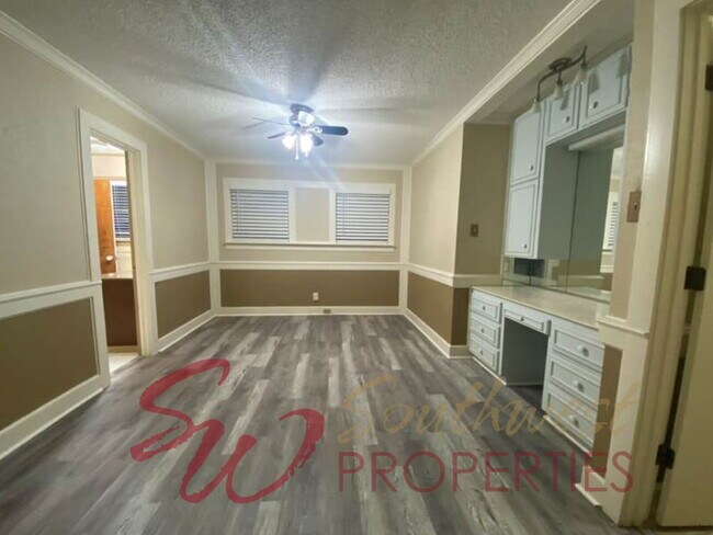 Building Photo - Spacious 3 Bedroom Brick Home in the Heart of Stephenville!