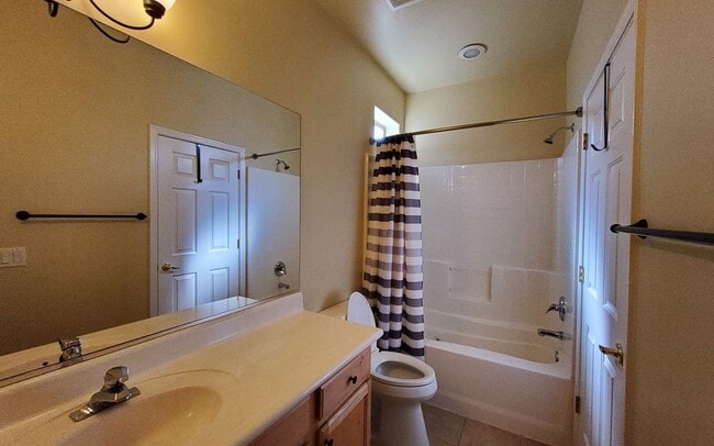 Building Photo - Three Bedroom Home