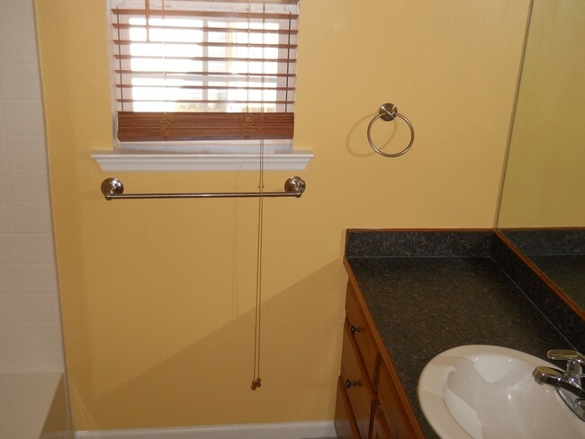 Building Photo - 3 BR 2 BA in Hahira