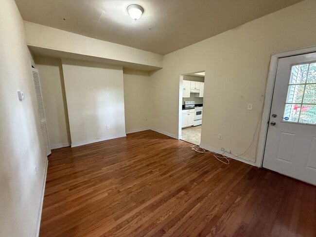 Building Photo - 1242 Parkwood Ave