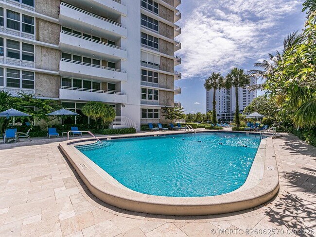 Building Photo - 888 Intracoastal Dr