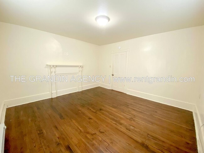 Building Photo - 909 13th St SE