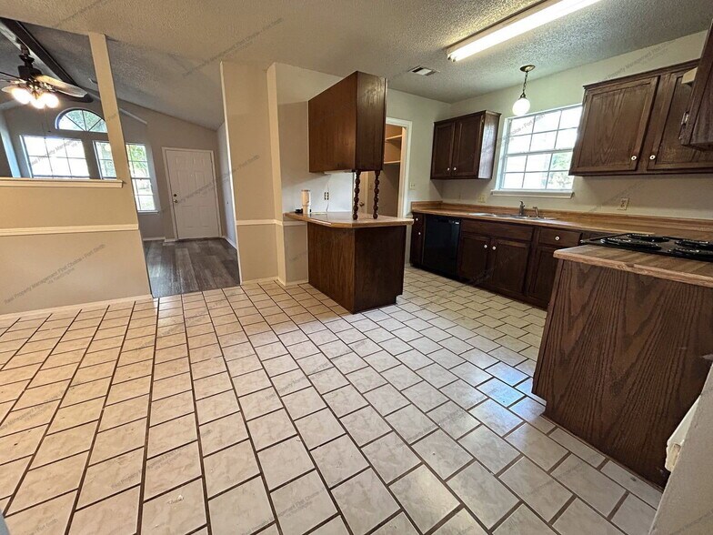 Building Photo - 108 Grand Maple Dr