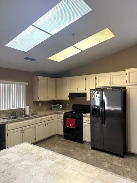Building Photo - 65907 Avenida Dorado
