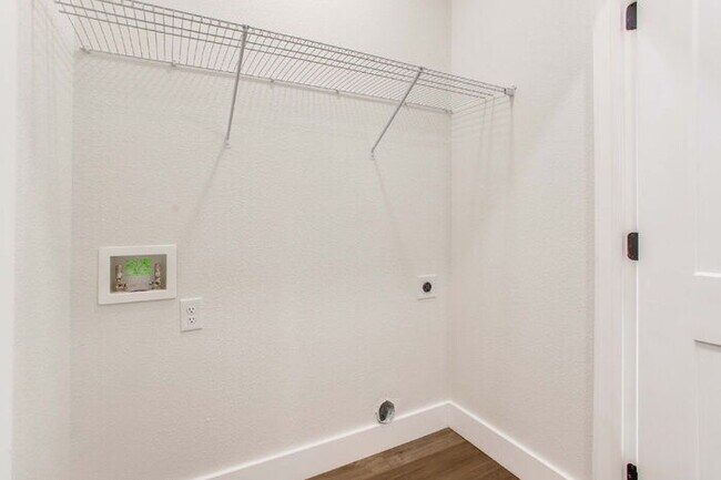 Building Photo - Build in 2025, 3 bed 3 bath near downtown!