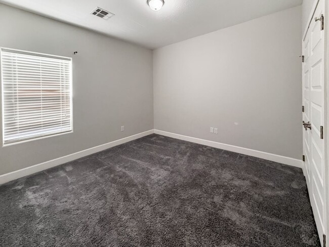 Building Photo - 4717 Homestretch Rd