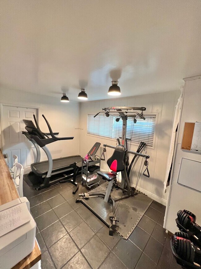 Building Photo - Spacious Remodeled Home Near El Dorado Park