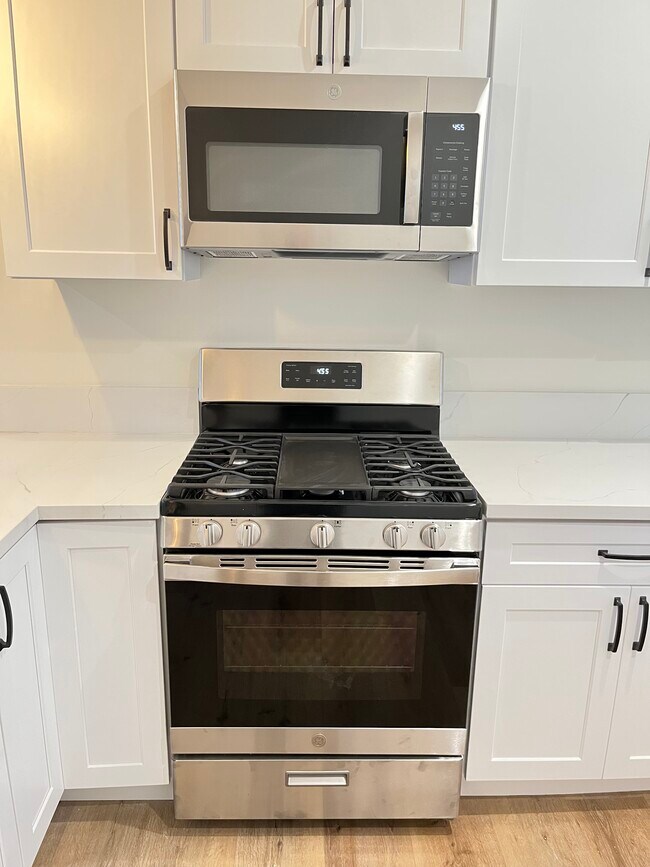 Building Photo - 9938 Lull St