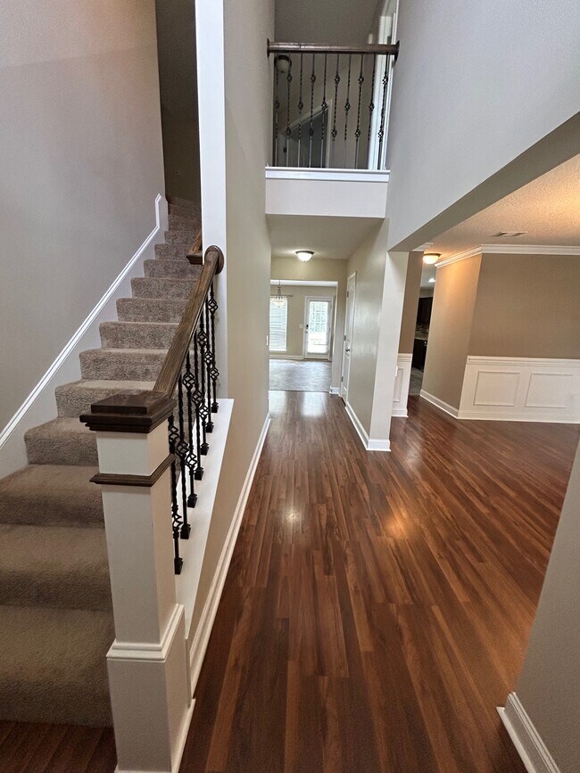 Building Photo - 709 Highgrove Ct
