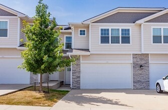 Building Photo - HUGE TOWNHOME!! 2 Bedroom, 3.5 Bathroom Townhome in Grimes!