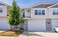 Building Photo - HUGE TOWNHOME!! 2 Bedroom, 3.5 Bathroom Townhome in Grimes!