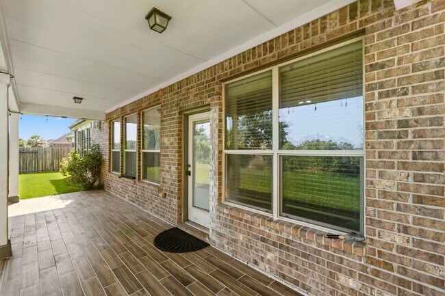 Building Photo - 25907 Foxrun Vista Dr