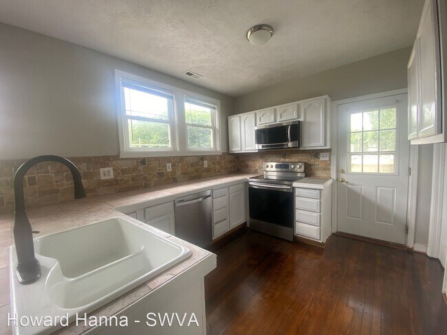 Building Photo - 2 br, 1 bath House - 1102 Tazewell Avenue SE