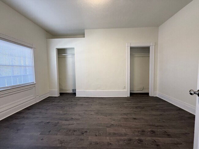 Building Photo - Updated 4BR / 2 Bath Home with off-street parking!