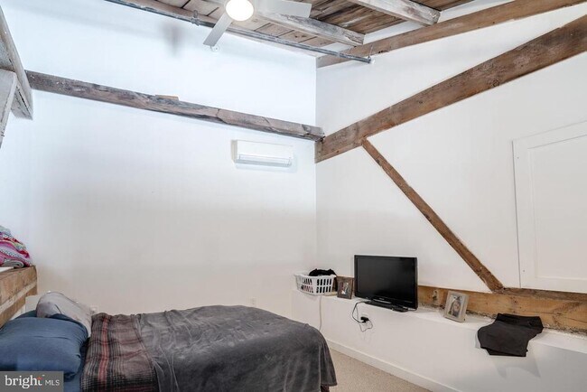Building Photo - 4 Leverington Ave