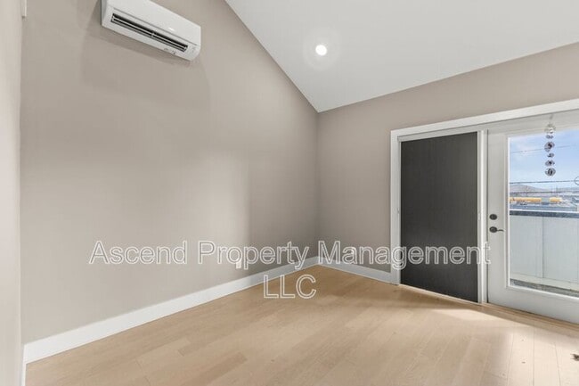 Building Photo - 3155 St Elmo Ave