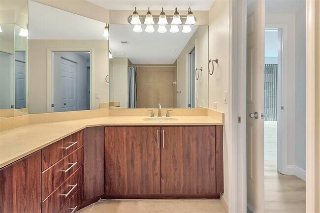 Building Photo - 2421 NE 65th St